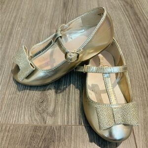 The Children's Place Gold metallic Tstrap flats sandals with bow Toddler girl 9